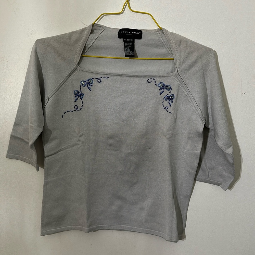 August Silk knits, XL and in silver/grey color